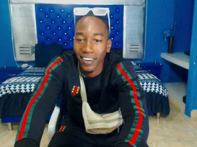Live sex webcam photo for Andrewhaardd #274364914