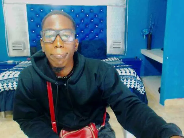 Live sex webcam photo for Andrewhaardd #274382694