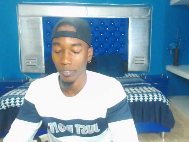 Live sex webcam photo for Andrewhaardd #274423707