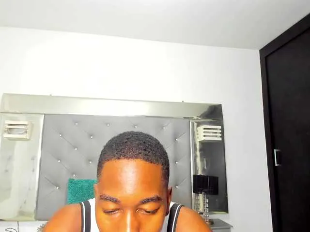 Live sex webcam photo for Andrewhaardd #276558038