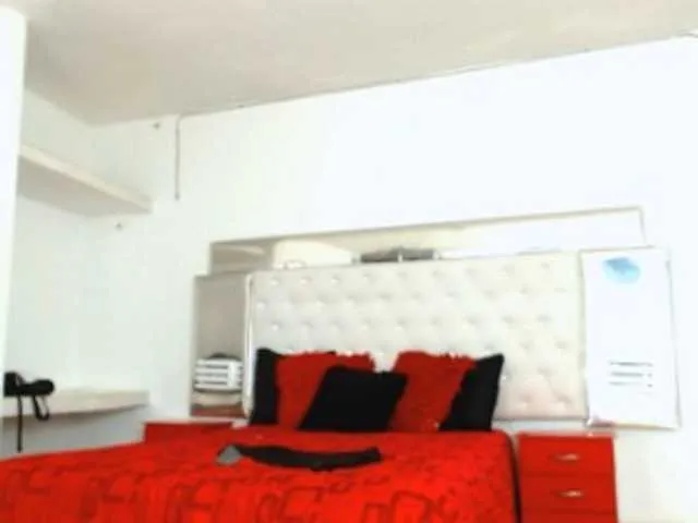 Live sex webcam photo for Andrewhaardd #276614588
