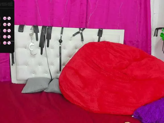 Live sex webcam photo for Andromeda-20 #272806444