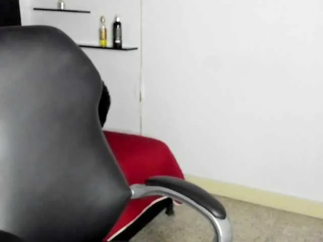 Live sex webcam photo for Andromeda-20 #273559181