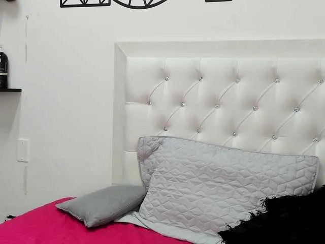Live sex webcam photo for Andromeda-20 #273576331