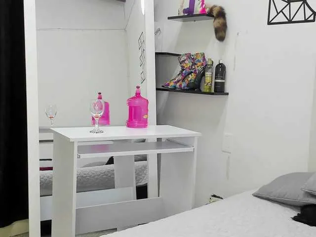 Live sex webcam photo for Andromeda-20 #273608152