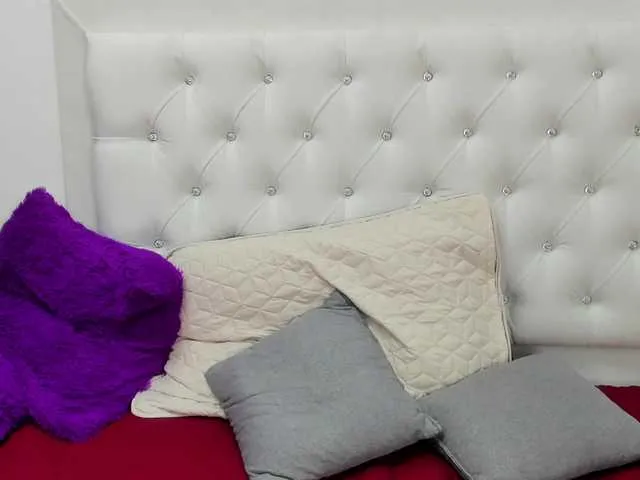 Live sex webcam photo for Andromeda-20 #273830460
