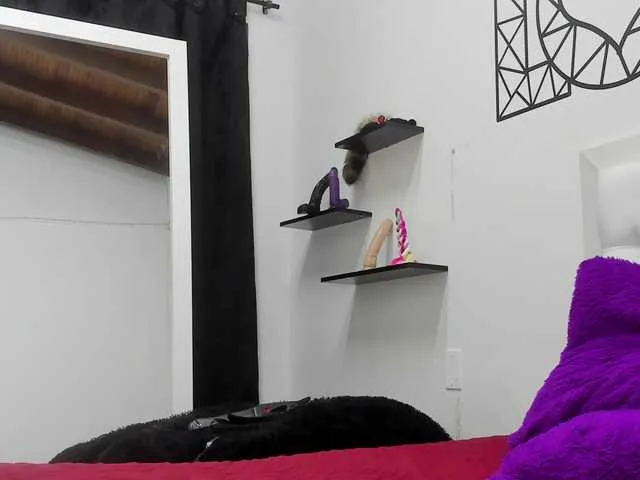 Live sex webcam photo for Andromeda-20 #273893153
