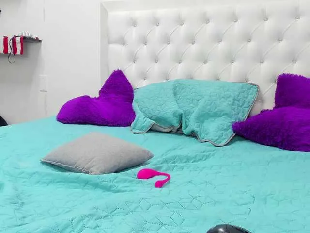 Live sex webcam photo for Andromeda-20 #274016653