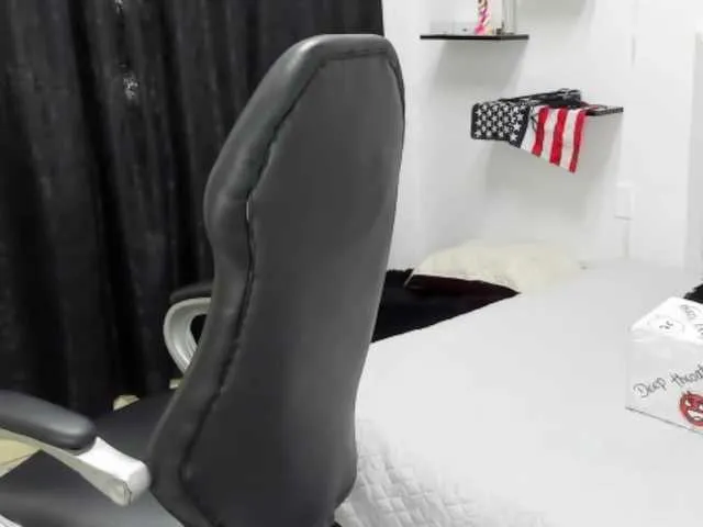 Live sex webcam photo for Andromeda-20 #274193168