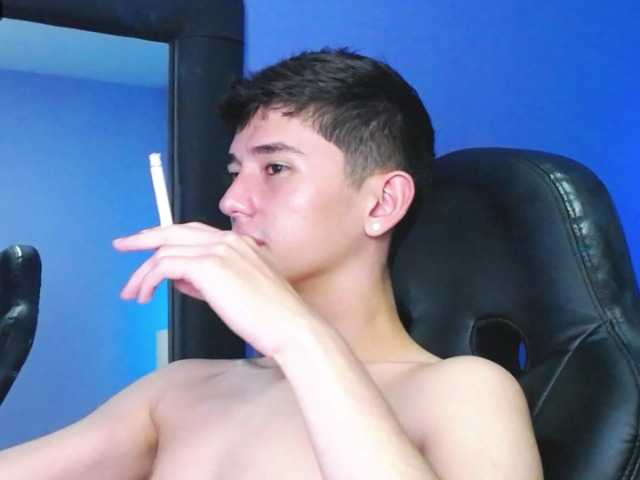 Live sex webcam photo for Andy-Gc #276249594