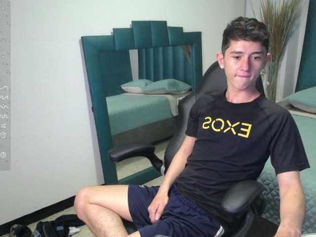 Live sex webcam photo for Andy-Gc #276268473