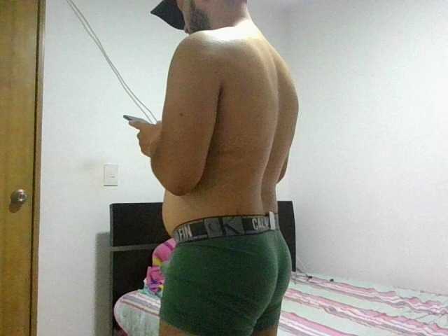 Live sex webcam photo for Andyhope1 #275611368