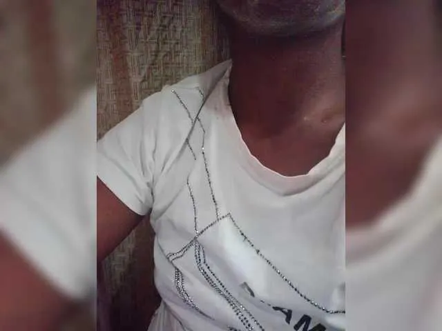 Live sex webcam photo for Andysexy18 #290567596