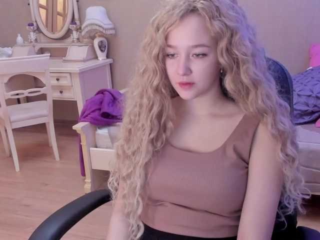 Live sex webcam photo for Angel-Love-Q #272685653