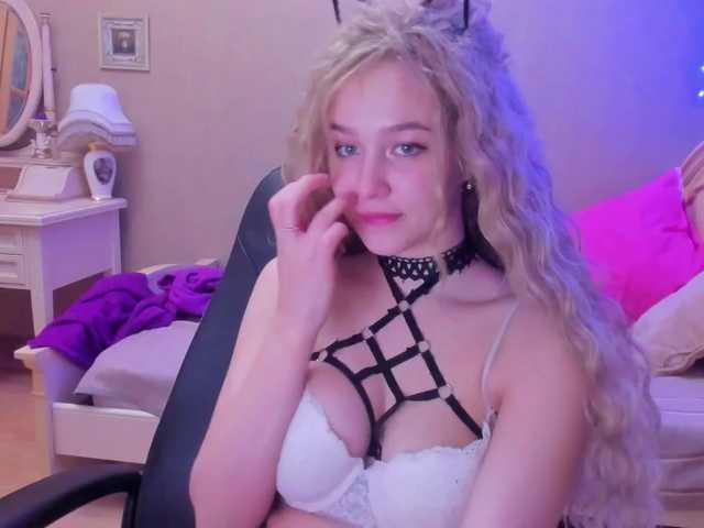 Live sex webcam photo for Angel-Love-Q #272803459