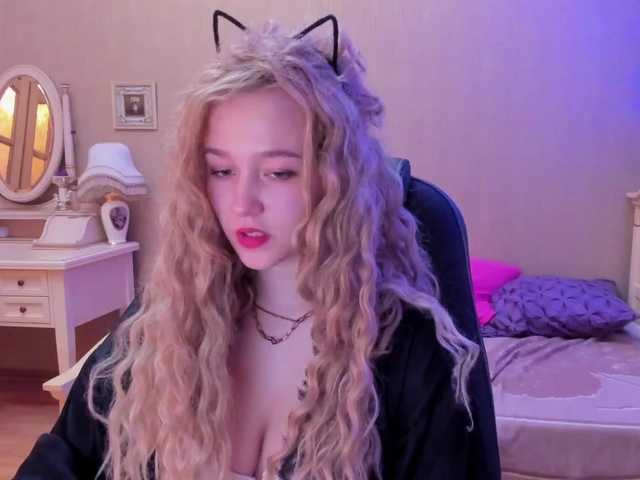 Live sex webcam photo for Angel-Love-Q #272831571