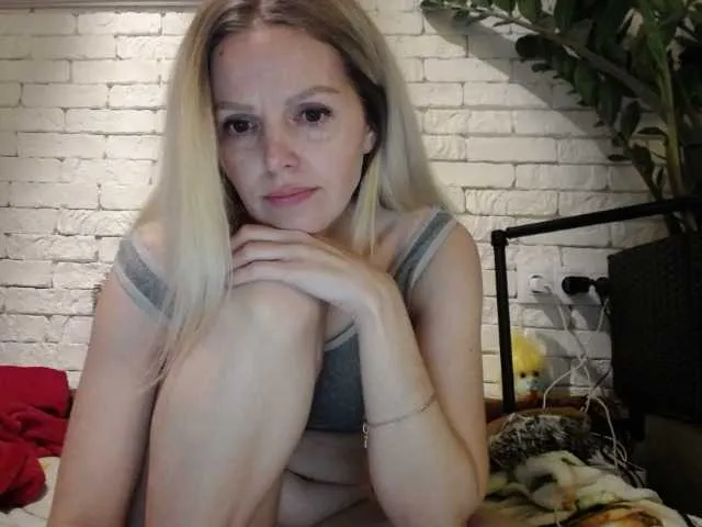 Live sex webcam photo for AngelAlone #290302144