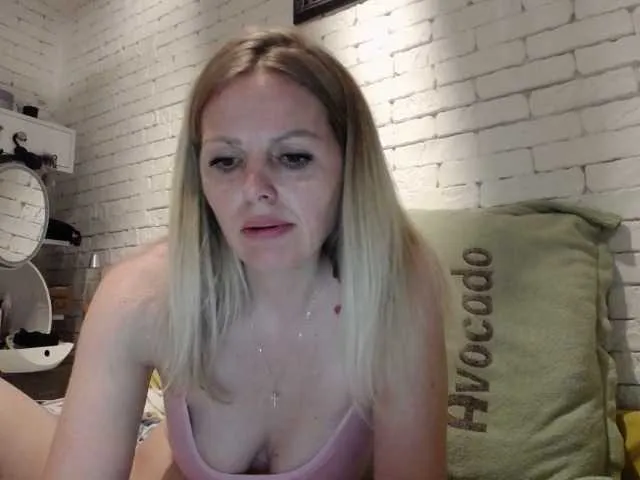 Live sex webcam photo for AngelAlone #291180675