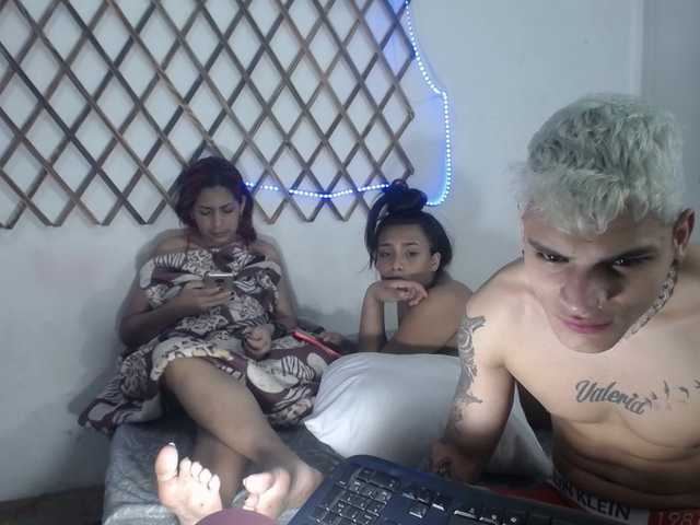 Live sex webcam photo for AngelAnMonicA #271902060