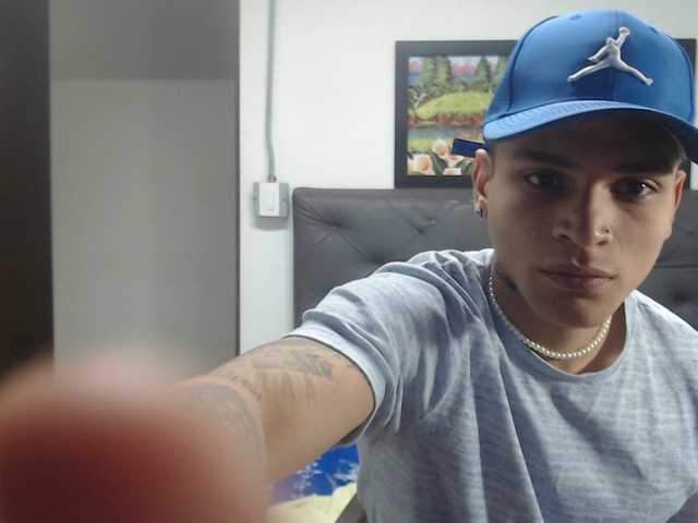 Live sex webcam photo for AngelAnMonicA #271930009