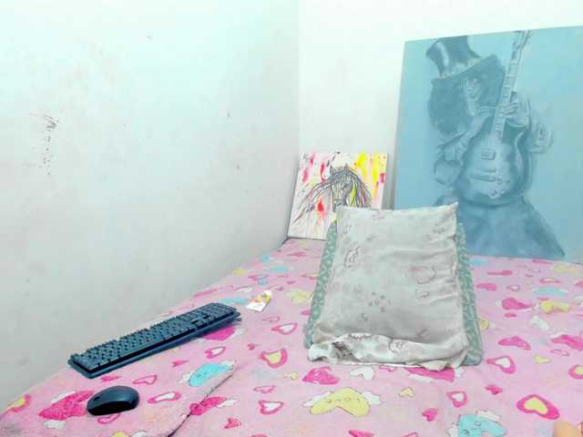 Live sex webcam photo for AngelBlondie #278218322