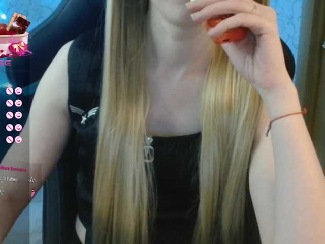 Live sex webcam photo for AngelCarly #277327475