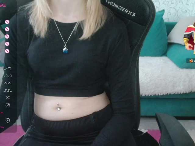 Live sex webcam photo for AngelCarly #277502259