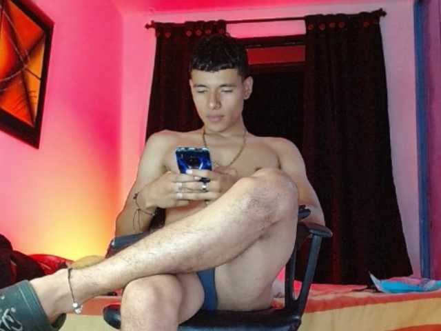 Live sex webcam photo for AngelDemon23 #276533378