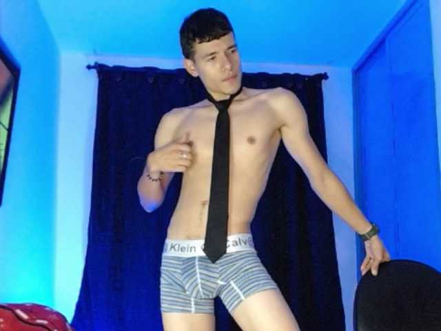 Live sex webcam photo for AngelDemon23 #276610847