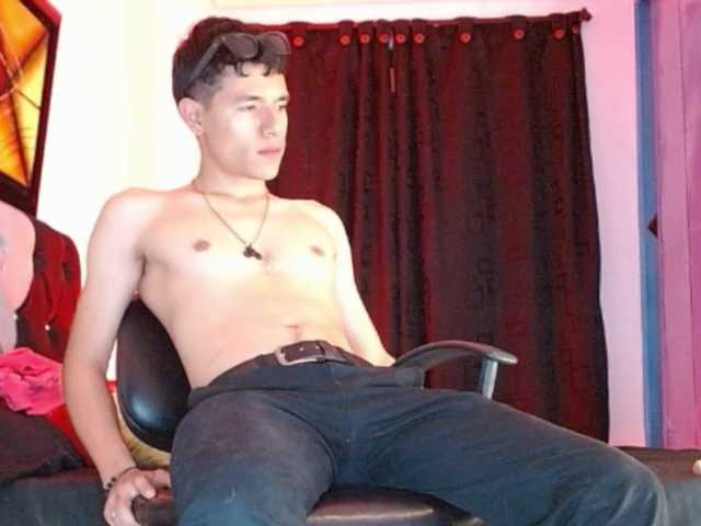 Live sex webcam photo for AngelDemon23 #276980610