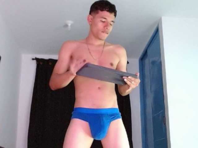 Live sex webcam photo for AngelDemon23 #277369445