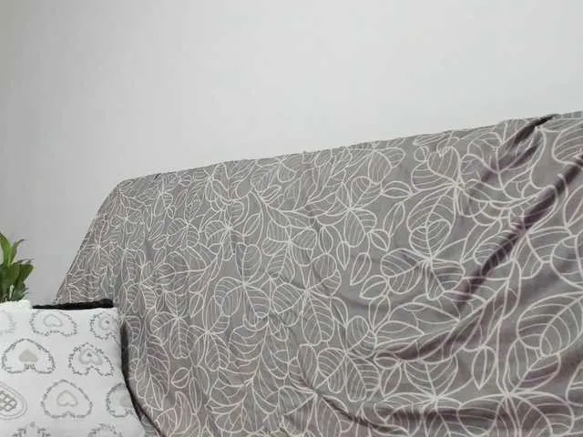 Live sex webcam photo for AngelNicolle #271737414