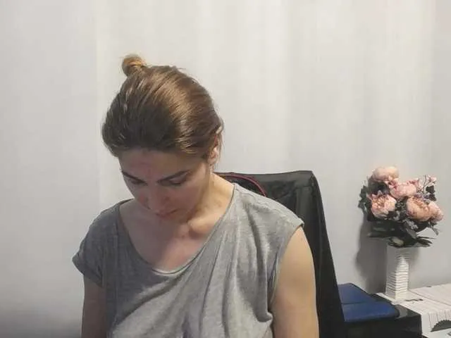 Live sex webcam photo for AngelNicolle #278197111