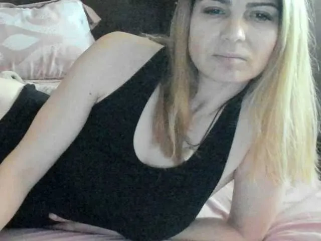Live sex webcam photo for AngelNicolle #290930350