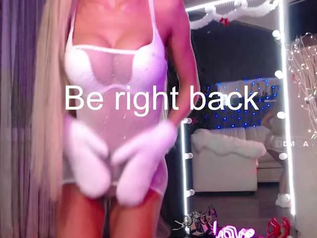 Live sex webcam photo for AngelaLovely #292239444