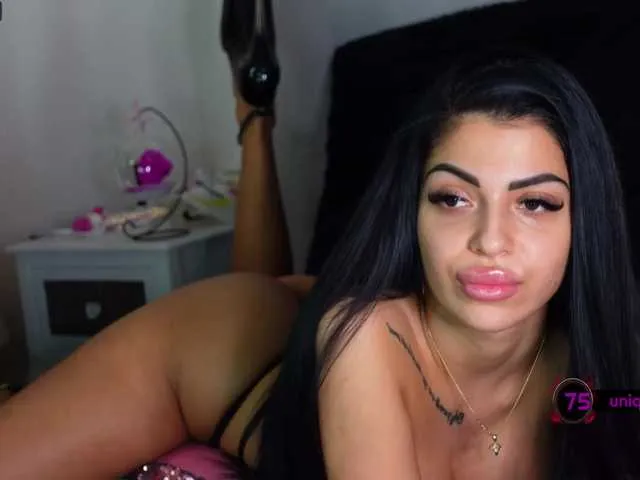 Live sex webcam photo for AngelaMyst #287940423