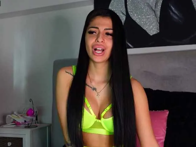Live sex webcam photo for AngelaMyst #287940446