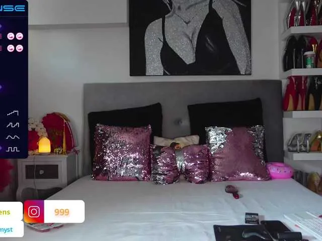 Live sex webcam photo for AngelaMyst #287940635