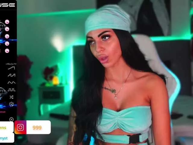 Live sex webcam photo for AngelaMyst #287940770