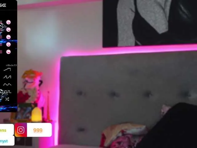 Live sex webcam photo for AngelaMyst #287940799
