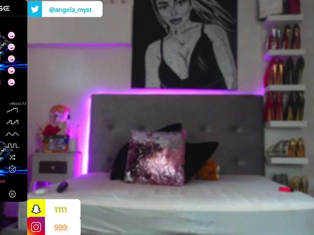 Live sex webcam photo for AngelaMyst #277651451