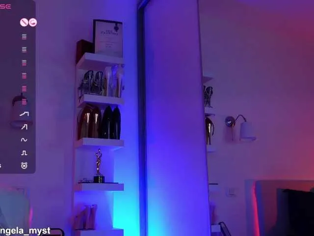 Live sex webcam photo for AngelaMyst #291003401