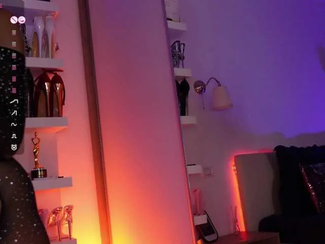Live sex webcam photo for AngelaMyst #291629365