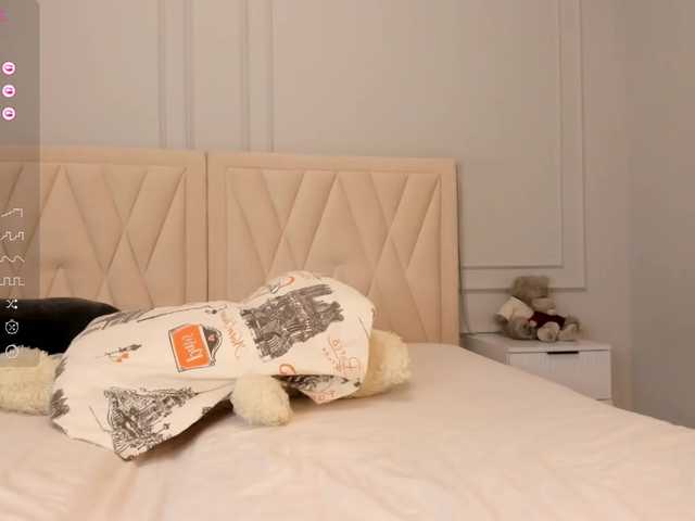 Live sex webcam photo for AngelaRavi #276771065