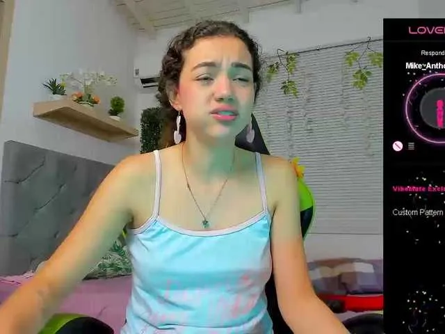 Live sex webcam photo for Angelahank2 #276565070
