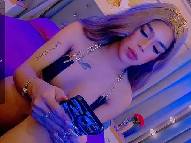 Live sex webcam photo for Angelasalsa #290543123