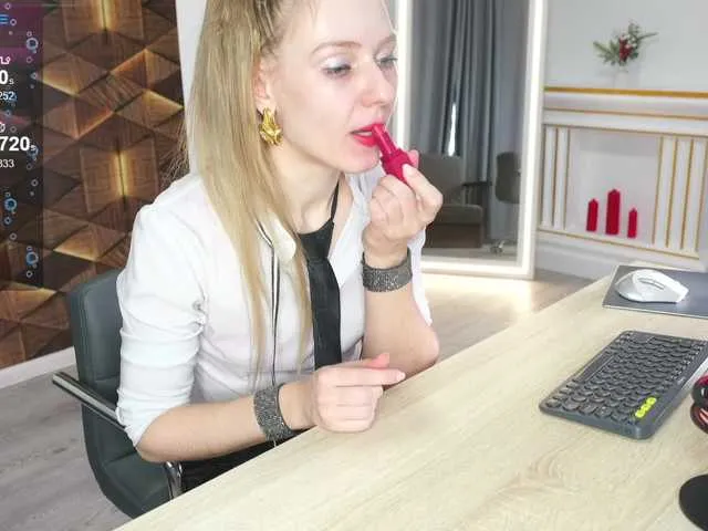 Live sex webcam photo for Angelella #290642335