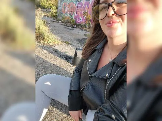 Live sex webcam photo for Angelia22 #276417790