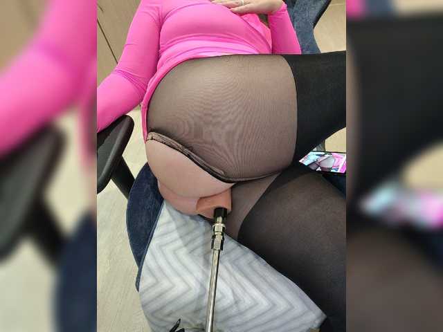 Live sex webcam photo for Angelia22 #276442249