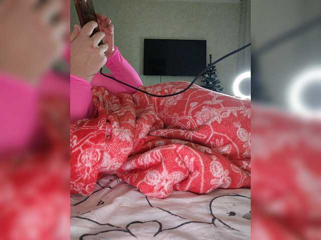 Live sex webcam photo for Angelia22 #276943043